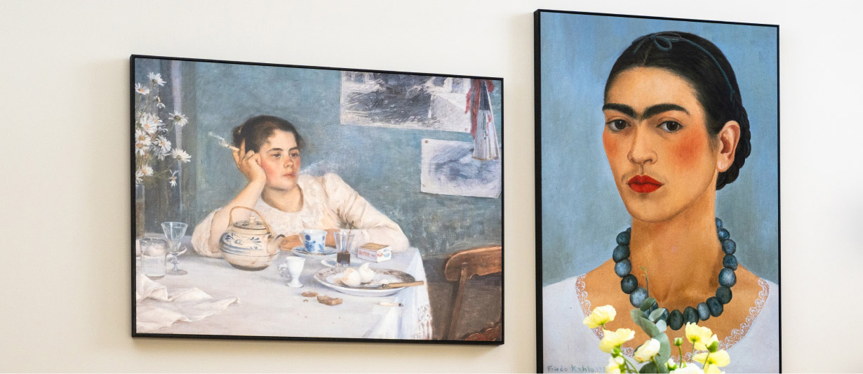 Esszimmer mit zwei Kunstpostern